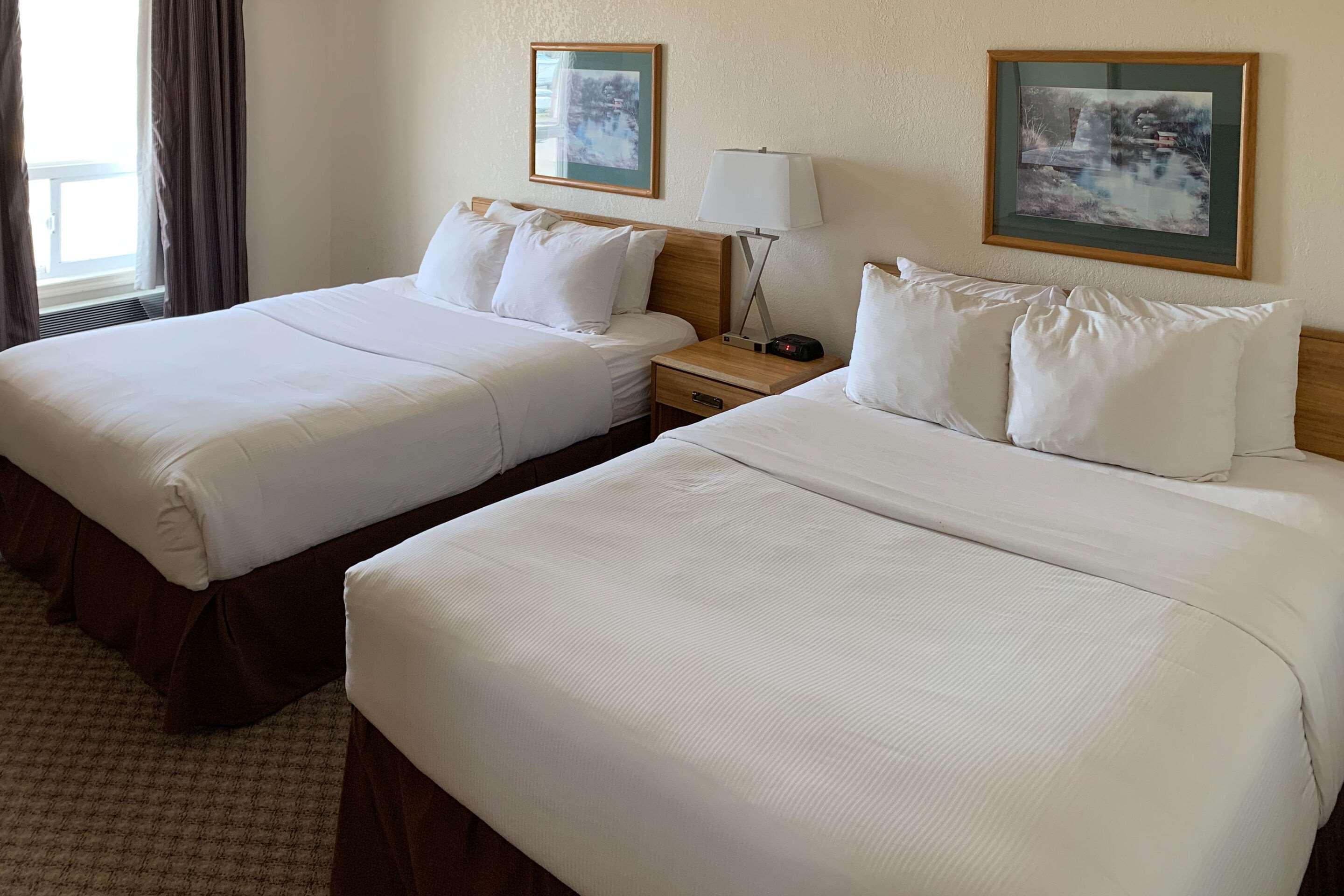 Sky Palace Inn & Suites By Jasper Beeville Εξωτερικό φωτογραφία