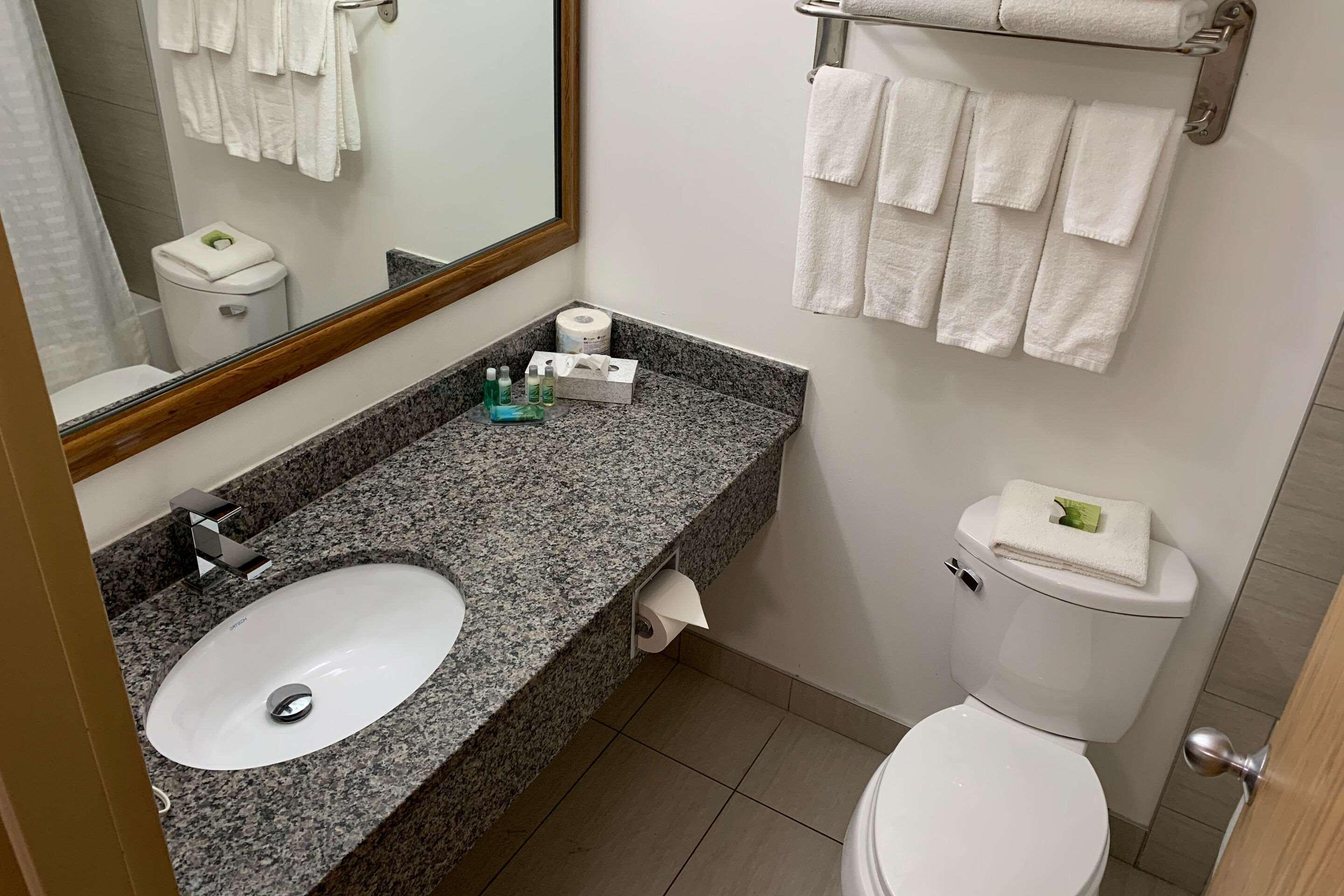 Sky Palace Inn & Suites By Jasper Beeville Εξωτερικό φωτογραφία