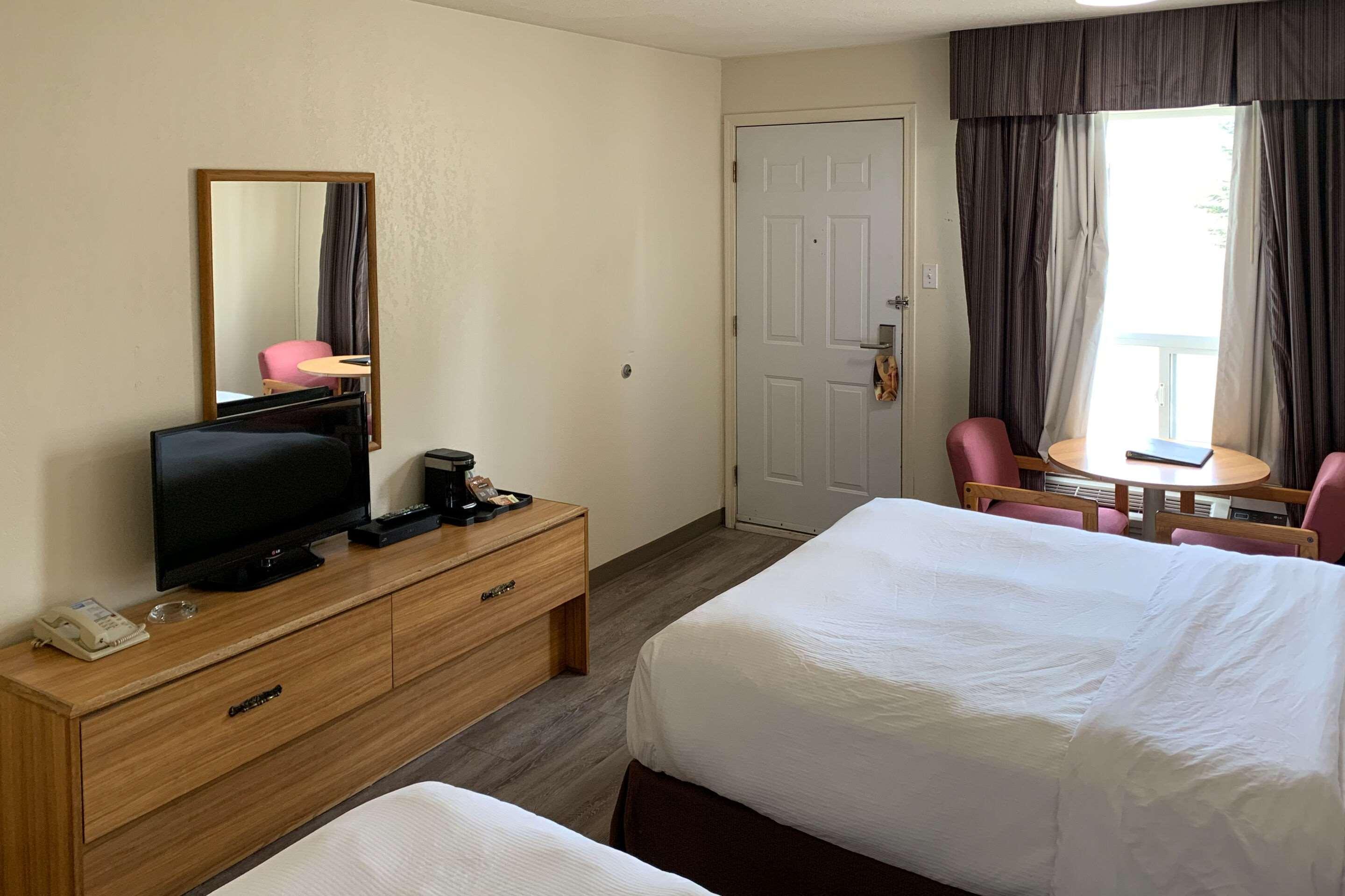 Sky Palace Inn & Suites By Jasper Beeville Εξωτερικό φωτογραφία