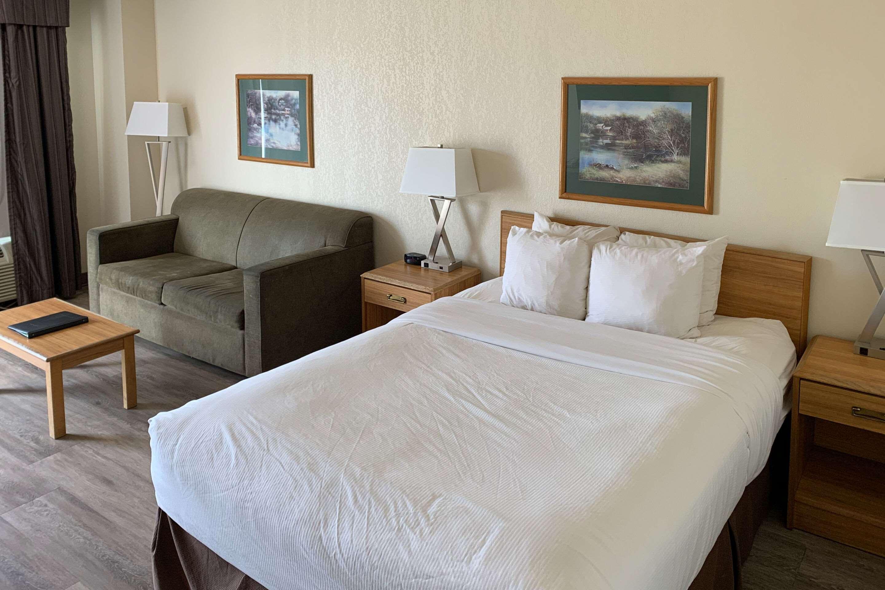 Sky Palace Inn & Suites By Jasper Beeville Εξωτερικό φωτογραφία
