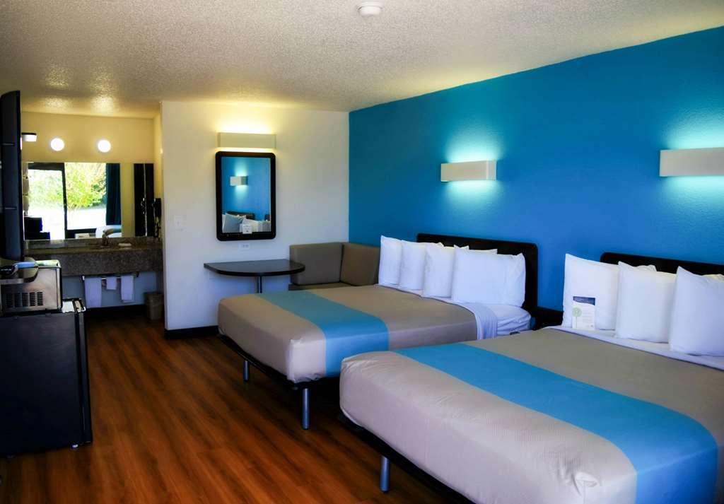 Sky Palace Inn & Suites By Jasper Beeville Δωμάτιο φωτογραφία