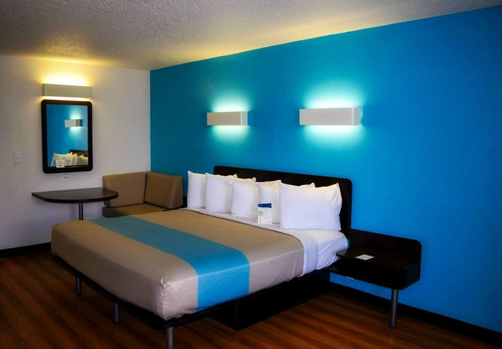 Sky Palace Inn & Suites By Jasper Beeville Δωμάτιο φωτογραφία