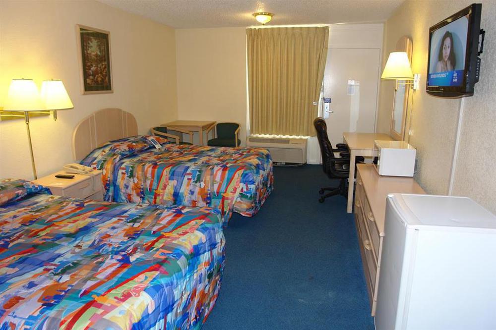 Sky Palace Inn & Suites By Jasper Beeville Δωμάτιο φωτογραφία
